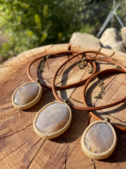 Light Moonstone Wizard 'LUNAR WISDOM🌙'